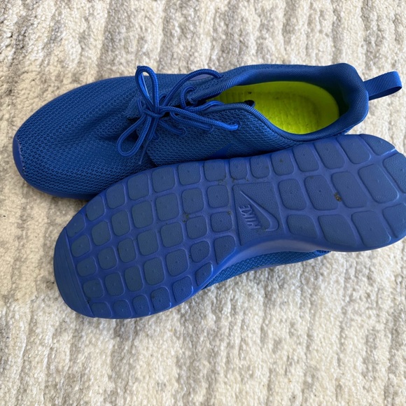 Nike Blue Athletic Sneakers Lightweight Mesh Design - Picture 7 of 8